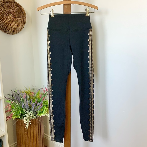 Spiritual Gangster Lotus Leggings black & gold print - Picture 4 of 16